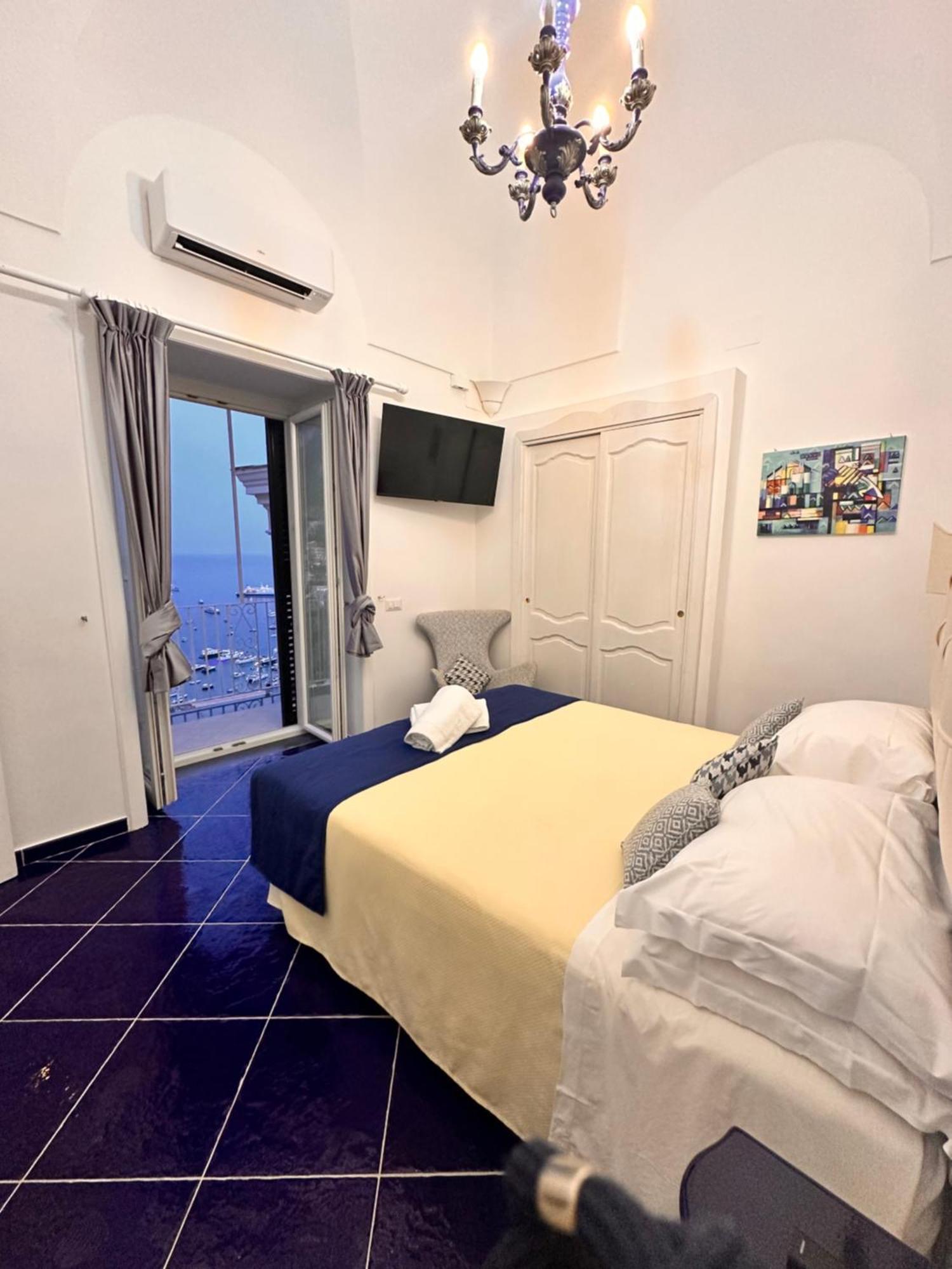 Queen View Apartment - No Kitchen Positano Exteriér fotografie