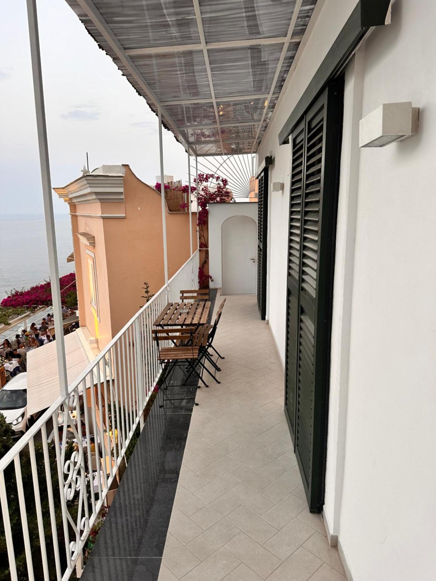 Queen View Apartment - No Kitchen Positano Exteriér fotografie